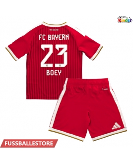 Günstige Bayern Munich Sacha Boey #23 Heimtrikotsatz Kinder 2026-27 Kurzarm (+ Kurze Hosen)